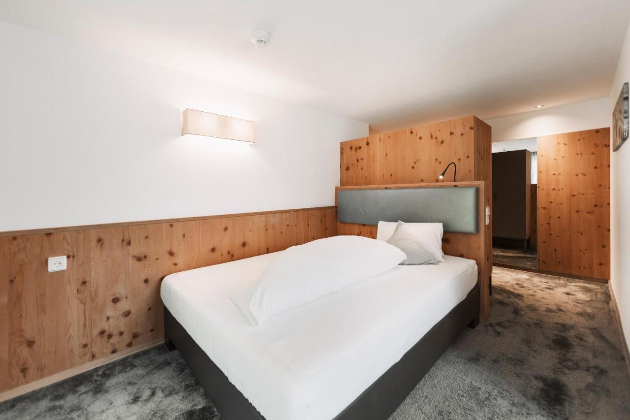 Single Room Balcony,1268465005:JPEG