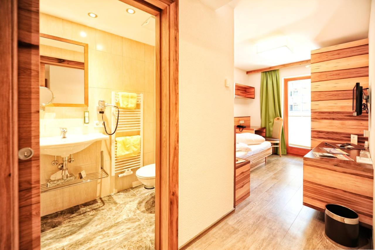 Single Room,761635480:JPEG
